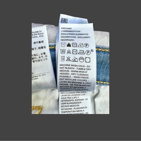 Levi’s Women’s Plus Size Classic Straight Mid Rise Light Blue Jeans Sz 26W - Picture 15 of 16